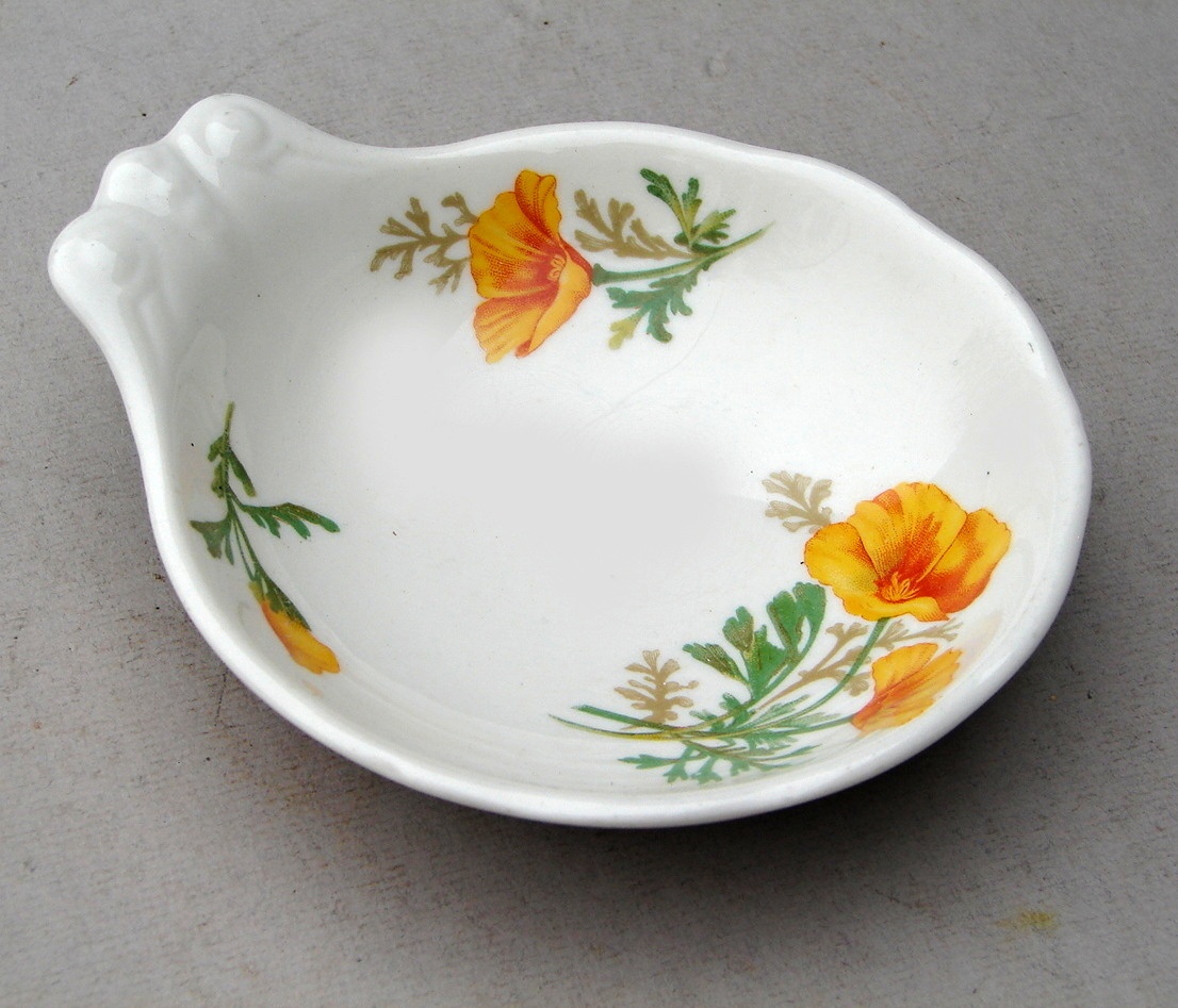 "California Poppy" - This pattern was made for the Santa Fe Railroad both with and without railroad markings on the underside. Another "exclusive" pattern, it is railroad china ONLY in the heavyweight version. Household "thin" dinnerware was not part of the exclusive agreement, and Syracuse China made and sold the thin version to any customer.